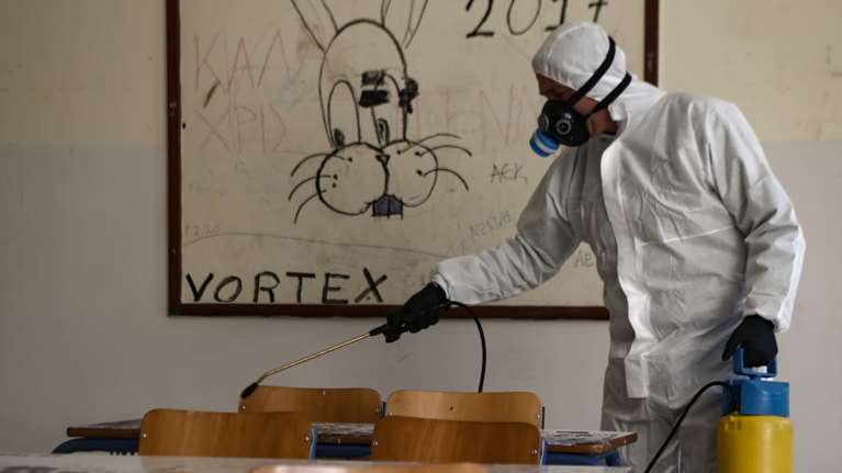 Κορονοϊός: Τι θα ισχύσει για τις γονεϊκές άδειες - Θα συμψηφιστεί με την κανονική άδεια