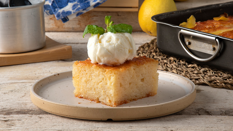 Ακης Πετρετζίκης: Συνταγή για τοπ λεμονόπιτα με παγωτό - Θεϊκό καλοκαιρινό γλυκό