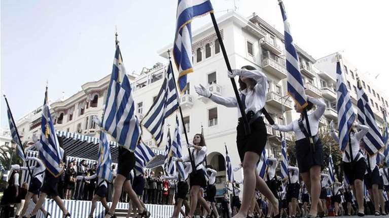 28η Οκτωβρίου - Σέρρες: Μόνο σημαιοφόροι και παραστάτες στις μαθητικές παρελάσεις του νομού