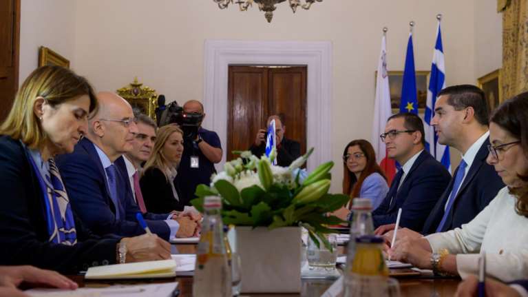 Δένδιας από Μάλτα: Η Ελλάδα αντιμετωπίζει μια άνευ προηγουμένου εχθρική ρητορική από την Τουρκία