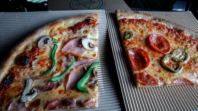 Crusteria: Στον Κεραμεικό για την πιο ροκ πίτσα της Αθήνας