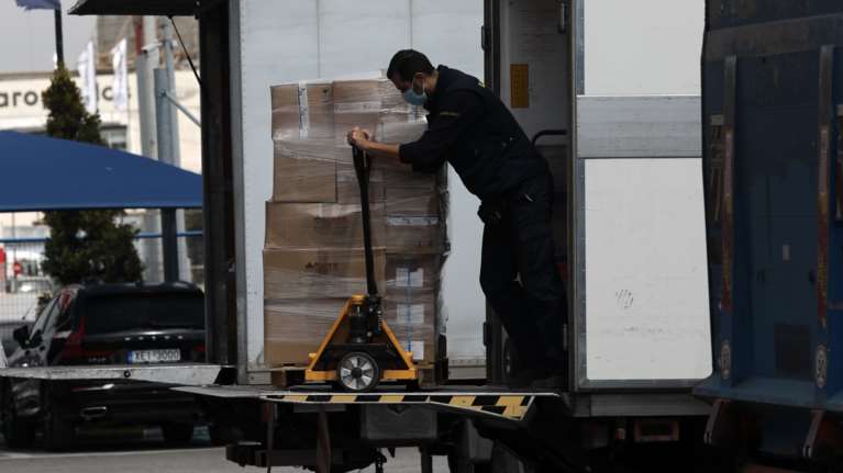 Κορονοϊός: Ξεκίνησε η διανομή των self tests στα φαρμακεία [Εικόνες]