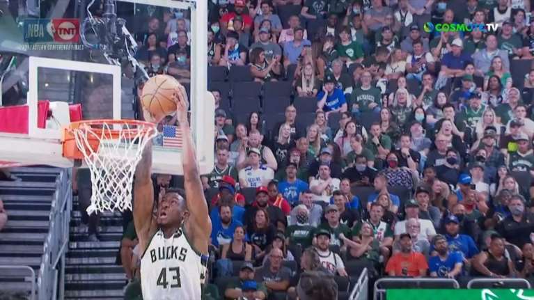 NBA: Το φοβερό κάρφωμα του Θανάση Αντετοκούνμπο κι η απίστευτη αντίδραση του Γιάννη
