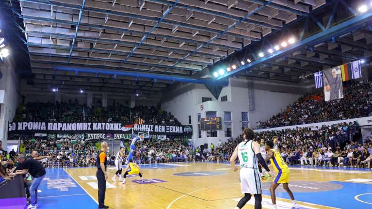 Ενόχληση Αταμάν από το πανό για τα 50 χρόνια τουρκικής κατοχής στην Κύπρο: &quot;Τα γήπεδα είναι τόπος φιλίας, όχι πολιτικής&quot;