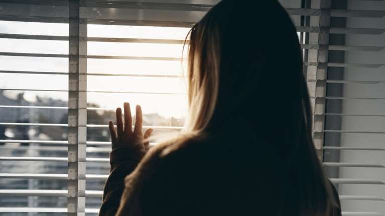 Συνελήφθησαν δύο 14χρονες που επιτέθηκαν στη συνομήλική τους στη Γλυφάδα