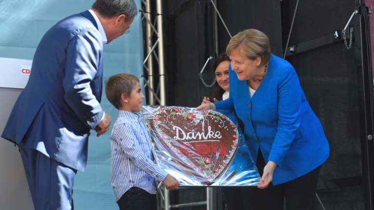 Άνγκελα Μέρκελ: Η αστρονομική σύνταξη που θα λάβει, τα κέικ δαμάσκηνου και η &quot;δεύτερη καριέρα&quot;