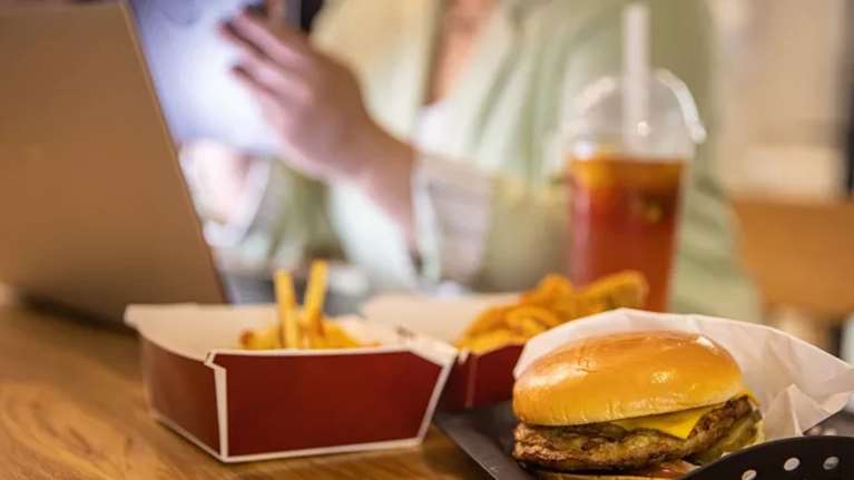 Τα 2 χειρότερα επεξεργασμένα τρόφιμα για την υγεία - και τα 8 λιγότερο βλαβερά