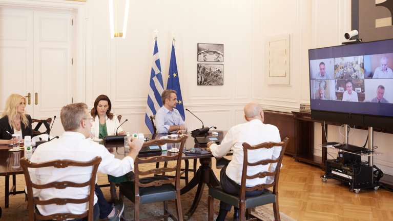 Φωτιές στη Ρόδο: Σύσκεψη στο Μαξίμου για τη στήριξη του τουρισμού και των πυρόπληκτων περιοχών