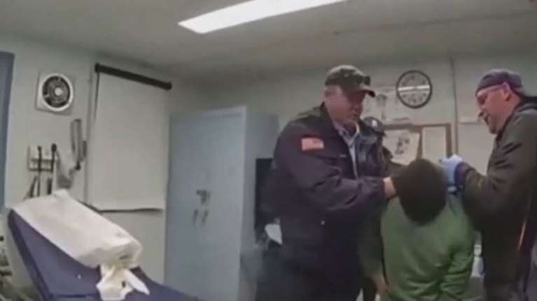 ΗΠΑ: Βίντεο σοκ από τη βάναυση κακοποίηση αφροαμερικανού κρατούμενου από αστυνομικούς - Ξυλοκοπήθηκε μέχρι θανάτου