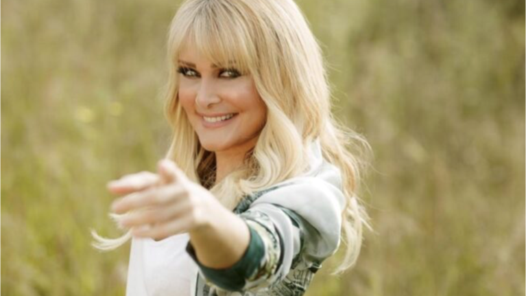 Στις 2 Ιουνίου η πρώτη Drive in συναυλία στη Γλυφάδα με τη Νατάσα Θεοδωρίδου