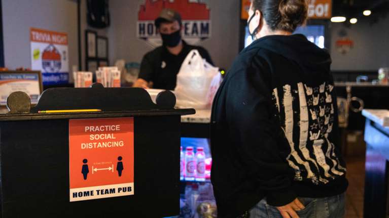 Κορονοϊός: Μαύρη ημέρα για τις ΗΠΑ - Πάνω από 1.200 οι νεκροί για πρώτη φορά μετά από δύο μήνες