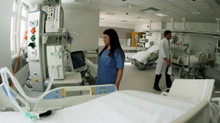 Κορονοϊός: Δυναμώνει το κύμα συμπαράστασης - Είκοσι τρεις ακόμα νοσηλεύτριες πηγαίνουν στη Θεσσαλονίκη