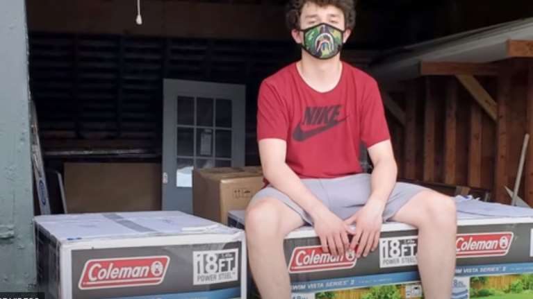 Δαιμόνιος 16χρονος έβγαλε 1,7 εκατ. δολάρια μεταπουλώντας PlayStation 5 εν μέσω παγκόσμιας έλλειψης