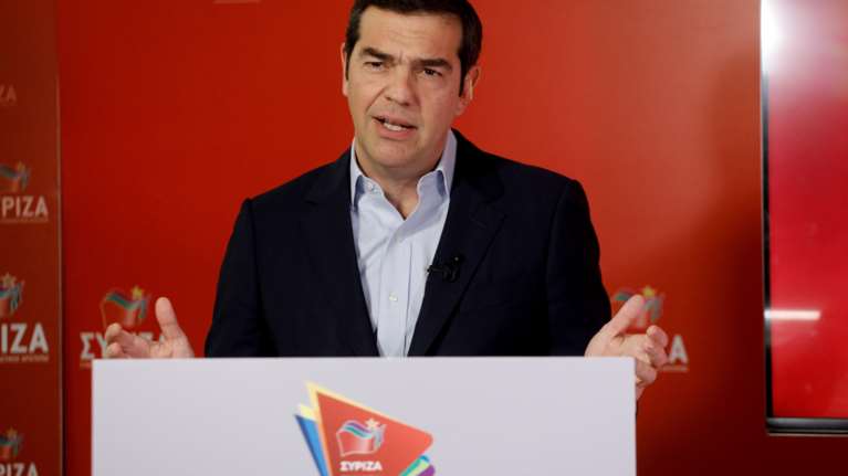 ΣΥΡΙΖΑ: &quot;Ακονίζει μαχαίρια&quot; ο Τσίπρας αλλά &quot;ξορκίζει&quot; τις πρόωρες εκλογές