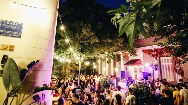 Οι καλύτεροι πεζόδρομοι της Αθήνας για ποτό και κρασί