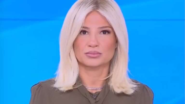 Η Φαίη Σκορδά &quot;αιφνιδίασε&quot; on air τον Ανδρέα Μικρούτσικο: &quot;Λες δημόσια τι ψηφίζεις; Εγώ νόμιζα ότι είσαι ΚΚΕ&quot;