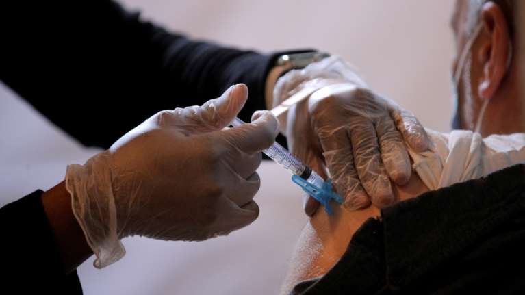 Εμβόλια Johnson &amp; Johnson: &quot;Προσωρινή&quot; η μείωση των παραδόσεων, λέει η ΕΕ -  &quot;Σύντομα θα αυξηθούν&quot;