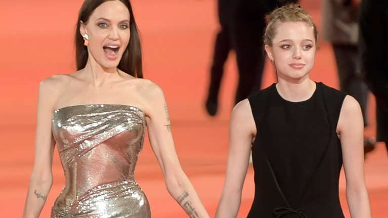 Σάιλο Τζολί Πιτ: Με ξυρισμένο κεφάλι στο Λος Άντζελες - Τι έπαθε η όμορφη κόρη της Τζολί και του Πιτ