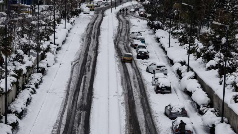 Η Περιφέρεια Αττικής απαντά για το φιάσκο: Γι&#39; αυτό εγκλωβίστηκαν οι οδηγοί - &quot;Ως πότε θα είμαστε ο βολικός φταίχτης;&quot;