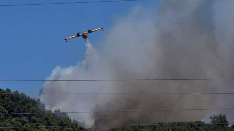Φωτιά στις Κεχριές: Καίει για τρίτη μέρα - Έπεσαν οι άνεμοι - Ενισχύονται οι δυνάμεις πυρόσβεσης