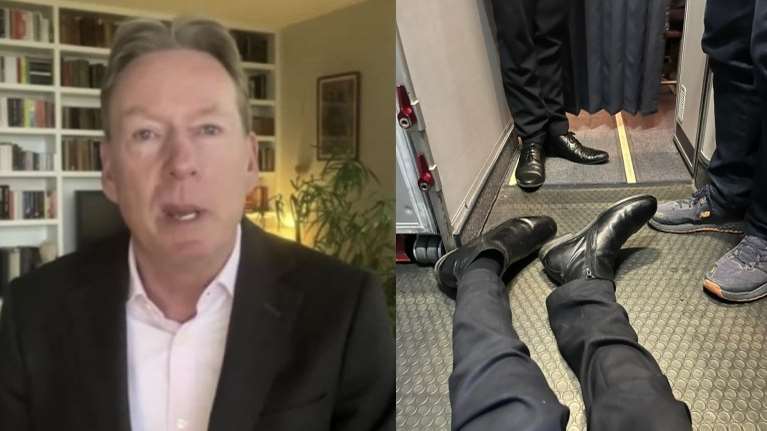 Σάλος με ανάπηρο δημοσιογράφο του BBC: Σύρθηκε μέσα σε αεροπλάνο για να πάει στην τουαλέτα - Του απαγόρευσαν το καροτσάκι