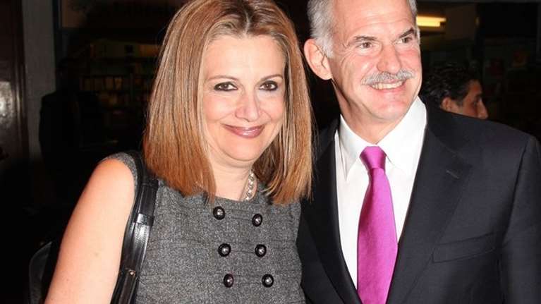 35 χρόνια πριν: Η Άντα Παπανδρέου νύφη με δαντελένιο νυφικό