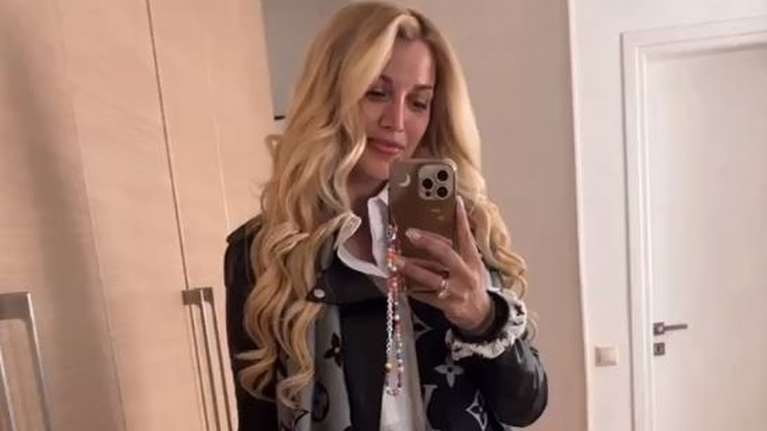 Κωνσταντίνα Σπυροπούλου: Επιστρέφει στη δουλειά πέντε μήνες μετά τη γέννηση του γιου της