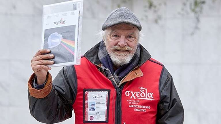 Το περιοδικό των αστέγων η Σχεδία, αποχαιρετά τον κύριο Στάθη- Είχε μέρες να φανεί και ανησυχήσαμε