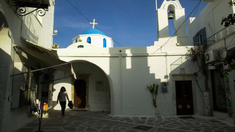 Νέα μέτρα: Για δέκα μέρες οι περιορισμοί σε Πάρο και Αντίπαρο – Αναστολή συμβάσεων εργασίας στις επιχειρήσεις που επηρεάζονται