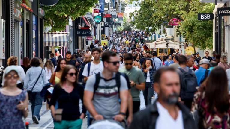 Κορονοϊός: Εκτοξεύτηκαν στα 54.649 τα κρούσματα σε μια εβδομάδα - Μειώθηκαν στους 85 οι θάνατοι, στους 66 οι διασωληνωμένοι