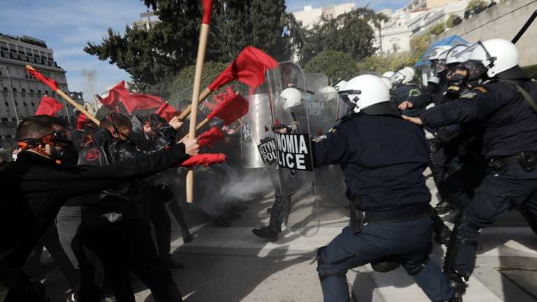 Ενταση και χημικά στο πανεκπαιδευτικό συλλαλητήριο- Πάνω από 30 προσαγωγές
