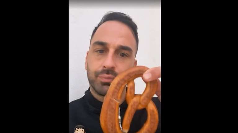 Aρης Σοϊλέδης: Έξαλλος για τις τιμές στη Μύκονο - "Πήρα ένα κουλούρι 5 ευρώ και 60 λεπτά! Αίσχος"