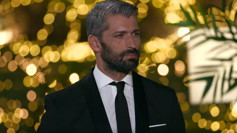 &quot;The Bachelor&quot;: Πιο άτυχη απ&#39; όλες! Ο Παππάς δεν έδωσε τριαντάφυλλο με το... καλησπέρα