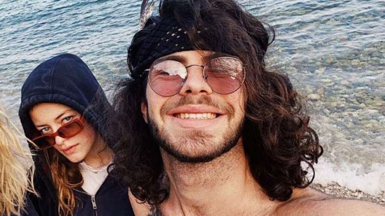 Άγγελος Λάτσιος - Γαία Μερκούρη: Δημόσιες αγκαλιές στο κέντρο της πόλης