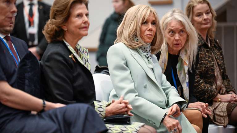 Μπριζίτ Μακρόν: Μια ροκ εντ ρολ Πρώτη Κυρία της Γαλλίας