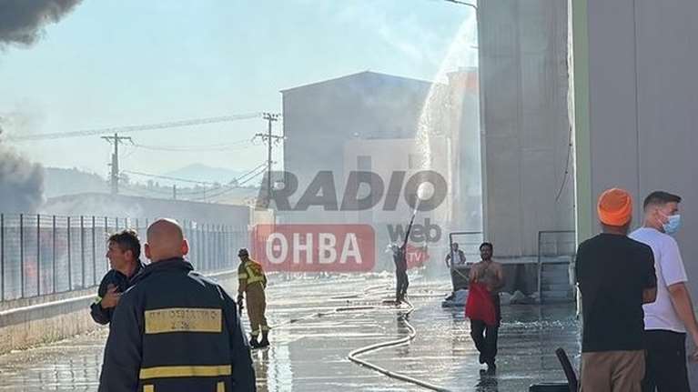 Φωτιά σε εργοστάσιο στην Αυλίδα: Έκτακτα μέτρα  για τους καπνούς -  Οδηγίες προς τους πολίτες