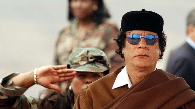 Βρέθηκε μέρος &quot;θησαυρού&quot; του Καντάφι: Πού εντοπίστηκε - Ο Χαφτάρ, ο ρόλος Τουρκίας και το μυστηριώδες ζευγάρι