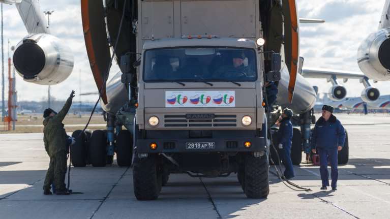 Κορονοϊός: &quot;Από τη Ρωσία με αγάπη&quot;: Άφθονη και ταχεία βοήθεια Πούτιν στην Ιταλία