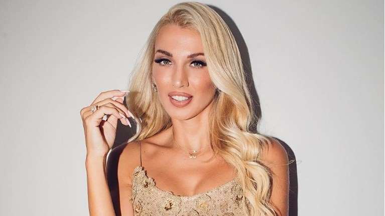 Η Κωνσταντίνα Σπυροπούλου σε κοσμικό πάρτι στις Κάννες, ένα μήνα μετά τη γέννηση του γιου της