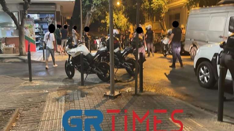 Θεσσαλονίκη: Άγριο ξύλο με καδρόνια μεταξύ οικογενειών σε παιδική χαρά για μια... μπάλα [Βίντεο]