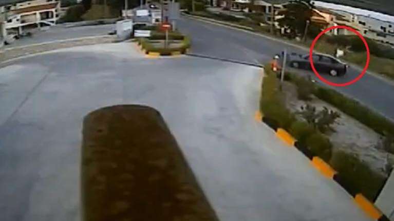 Απίστευτο βίντεο με τροχαίο στην Κρήτη: Η απόδειξη on camera ότι το κράνος σώζει ζωές