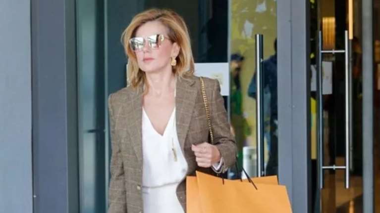 Ευγενία Μανωλίδου: Με καρό μπλέιζερ και chic γόβες