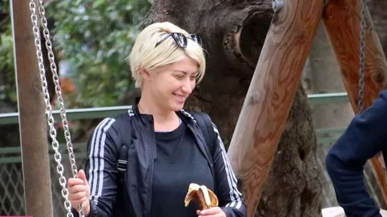 Σία Κοσιώνη: Στην παιδική χαρά με τον γιο της Δήμο - Η αλλαγή που παρατηρήσαμε στο μακιγιάζ της