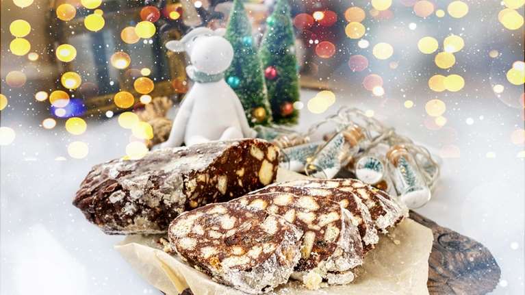 Φανταστικός κορμός με τους κουραμπιέδες που περίσσεψαν: Πανεύκολο γλυκό χωρίς ψήσιμο - Φτιάχνεται στη στιγμή