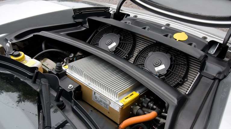 Πανικός στα συνεργεία αυτοκινήτων: Διπλασιάστηκαν οι πωλήσεις μπαταριών αυτοκινήτων από την ακινησία της καραντίνας