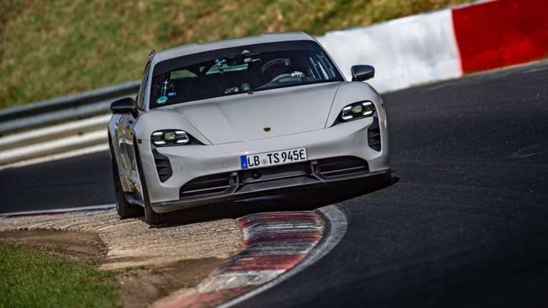 H Porsche Taycan έσπασε το ρεκόρ ηλεκτρικών στο Nurburgring [βίντεο]