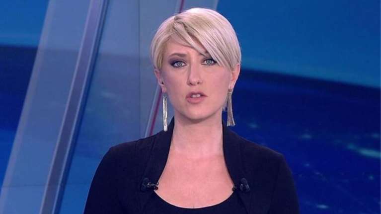 Σία Κοσιώνη: Στόλισε το δέντρο της με...&quot;ύποπτα&quot; μεταλλικά αντικείμενα