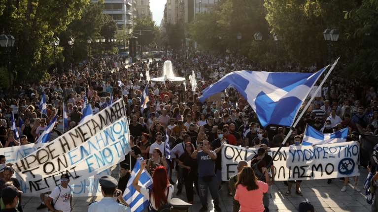 Δημοσκόπηση: Ποιο κόμμα και ποιους πολιτικούς προτιμούν οι ανεμβολίαστοι - Τι ψηφίζουν