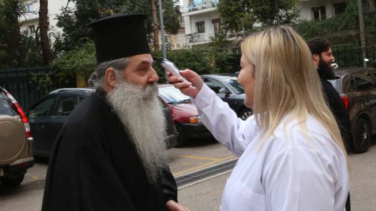 Απίστευτη ανακοίνωση από τη Μητρόπολη Πειραιά: Ο Θεός έστειλε την επιδημία...για να μετανοήσουμε