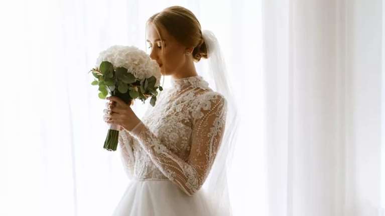 Παντρεύεσαι το καλοκαίρι; Αυτά τα κομψά και άνετα παπούτσια θα αναδείξουν το bridal look σου